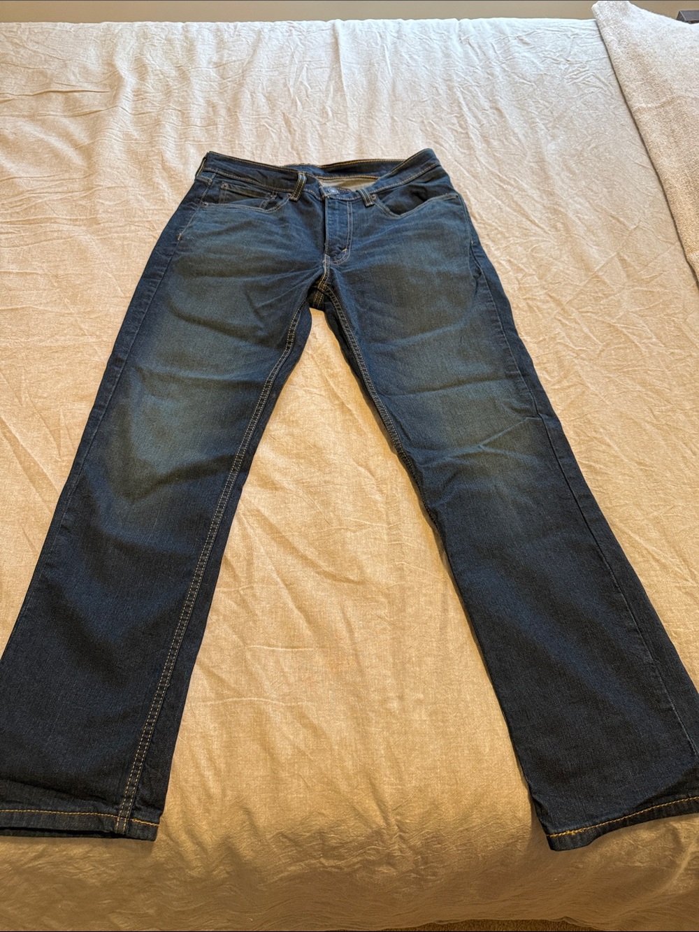 Levi’s men’s boot cut dark blue jeans 32X30